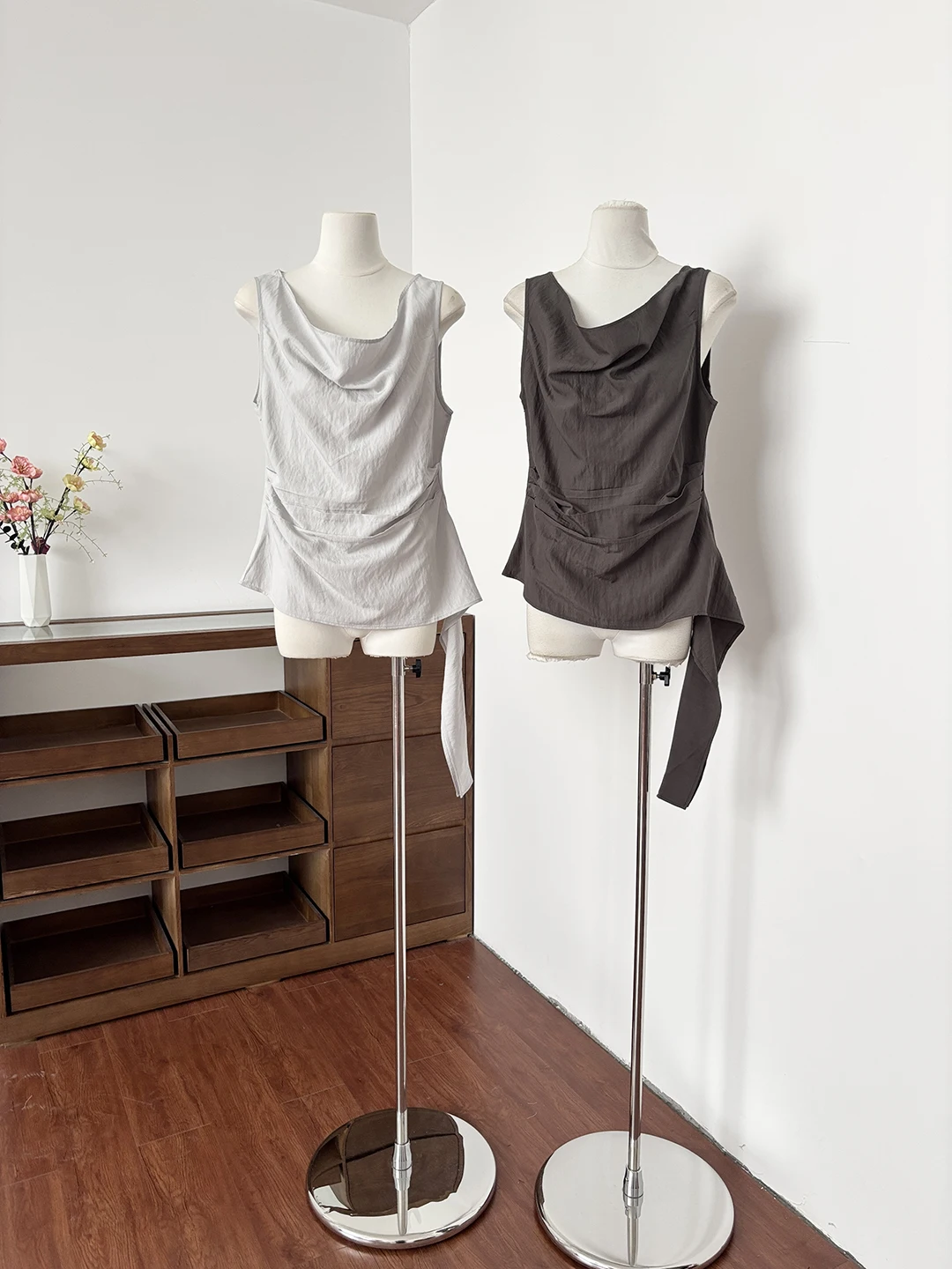 

Elegant Simple Design Sleeveless Wrap Waist Vest Women's Summer New Style Pleated Flounce Neck Tank Top Fashionable Versatile