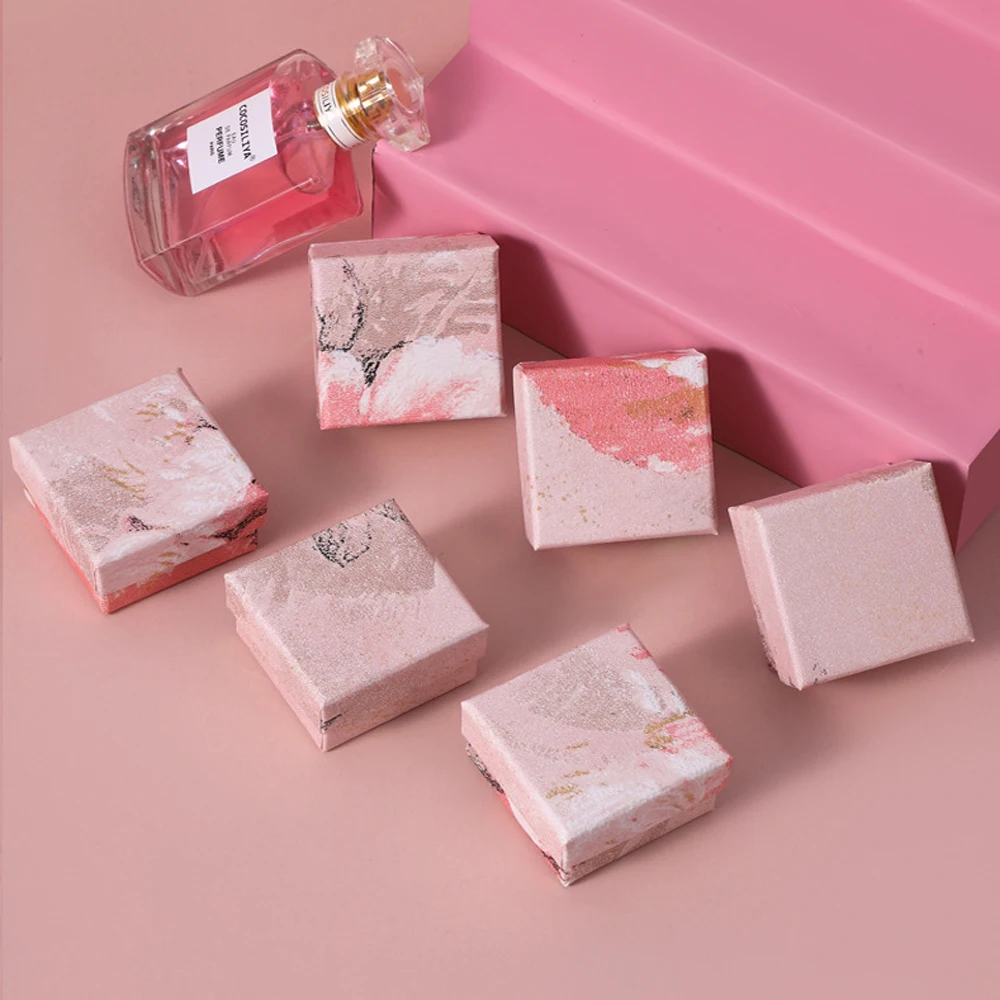 

24 шт. розовая бумажная коробка для ювелирных изделий для обручальных колец, шпилек, серьги, браслет, кулон, ожерелье, защита упаковки, органайзер, подарочный чехол