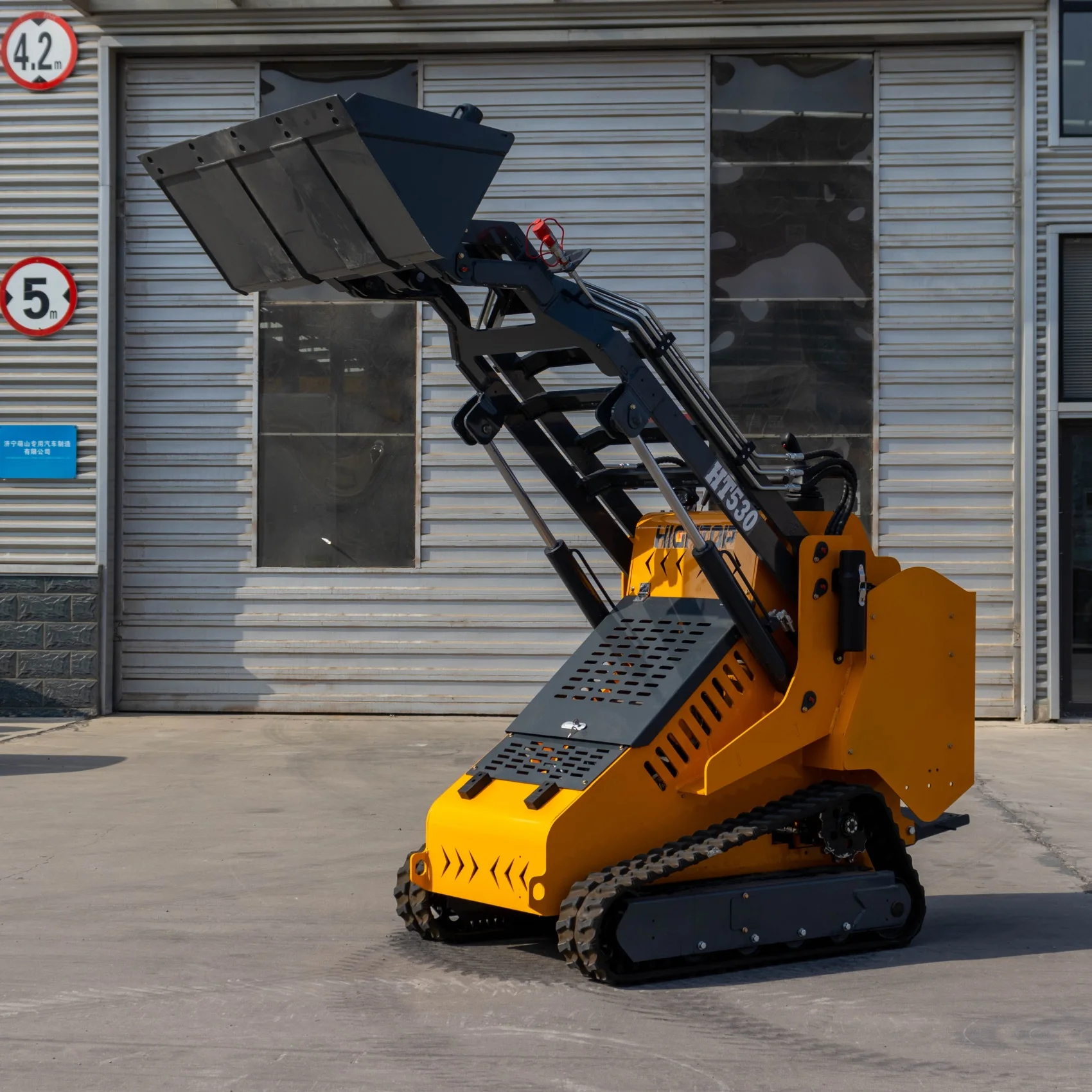 Dostosowany, wielofunkcyjny (4 w 1) ładowarka odkładająca koła, z napędem diesla, na gąsienicach, dostępna w magazynie w USA.