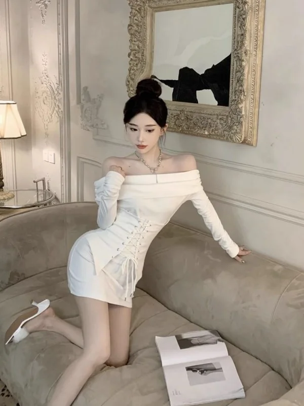 ชุดเดรสยาวรัดรูปเปิดไหล่ข้างเดียว สไตล์เซ็กซี่ สีขาว สำหรับผู้หญิง ฤดูใบไม้ผลิ/ฤดูใบไม้ร่วง ดีไซน์เข้ารูปช่วงเอว กระโปรงทรงเข้ารูป โชว์สัดส่วน