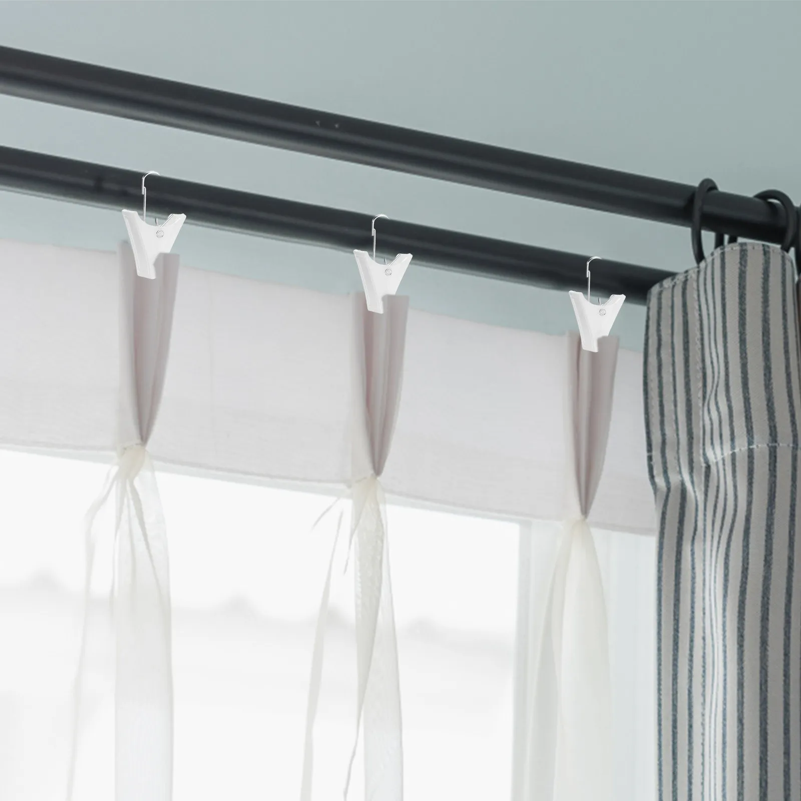 20Pcs Sturdy Plastic Curtain Clip with Hook Multifunctional Hanging Clip for Curtains Drapes Shower Curtains Closet Doors Photo