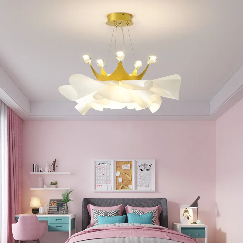 Modern Minimalist Bedroom Chandeliers Gold Crown Crystal Lamp Warm Romantic Children\'s Bedroom Princess Room Decor Petal Lamps