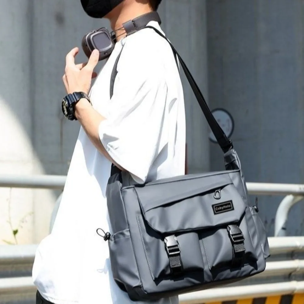 حقيبة كروس رجالية رائعة ذات سعة كبيرة على الطراز الياباني حقيبة ساعي البريد من النايلون هاراجوكو مربعة مع شارات حقيبة ساعي عادية للجنسين #2