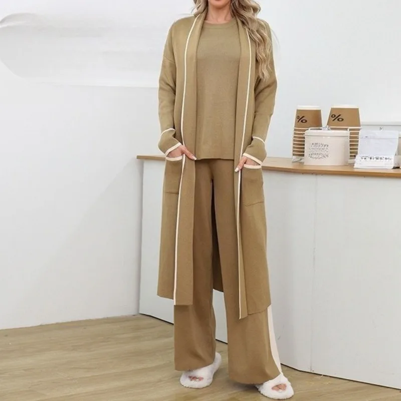 

2025 Autumn The New Three-piece Set of Comfortable and Warm Knitted Robes with Contrasting Colors
