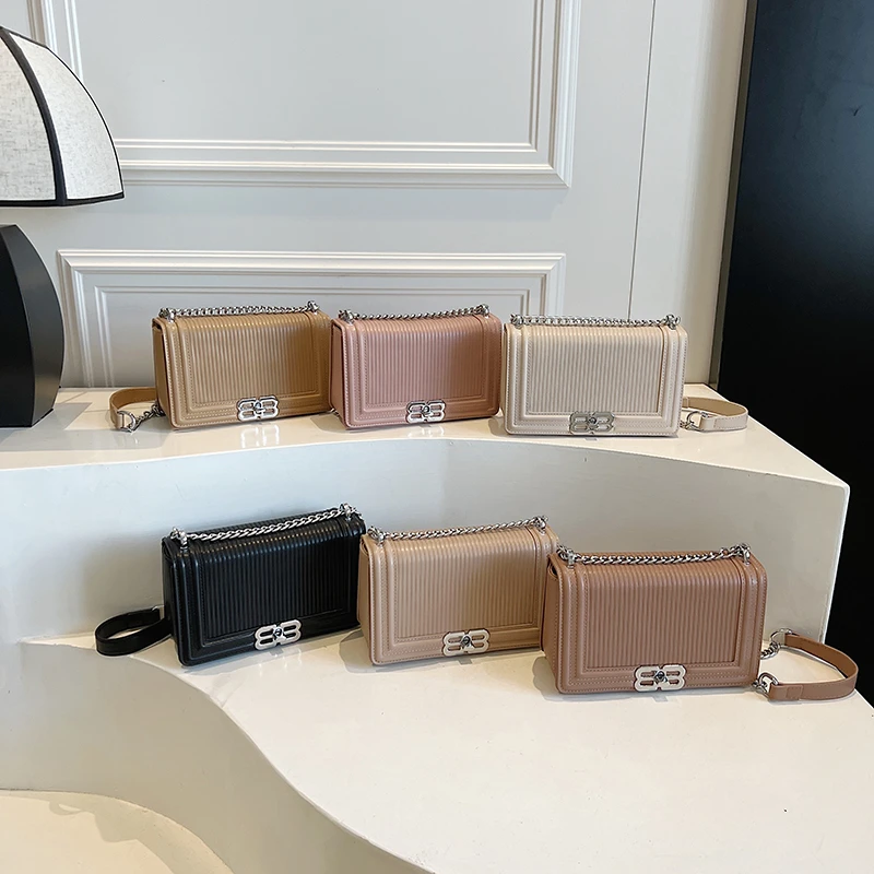 

Shoulder Bag For Ladies Stylish Leather With Turn-Lock Closure By Famous Designer Brand Trendy Urban Accessory
