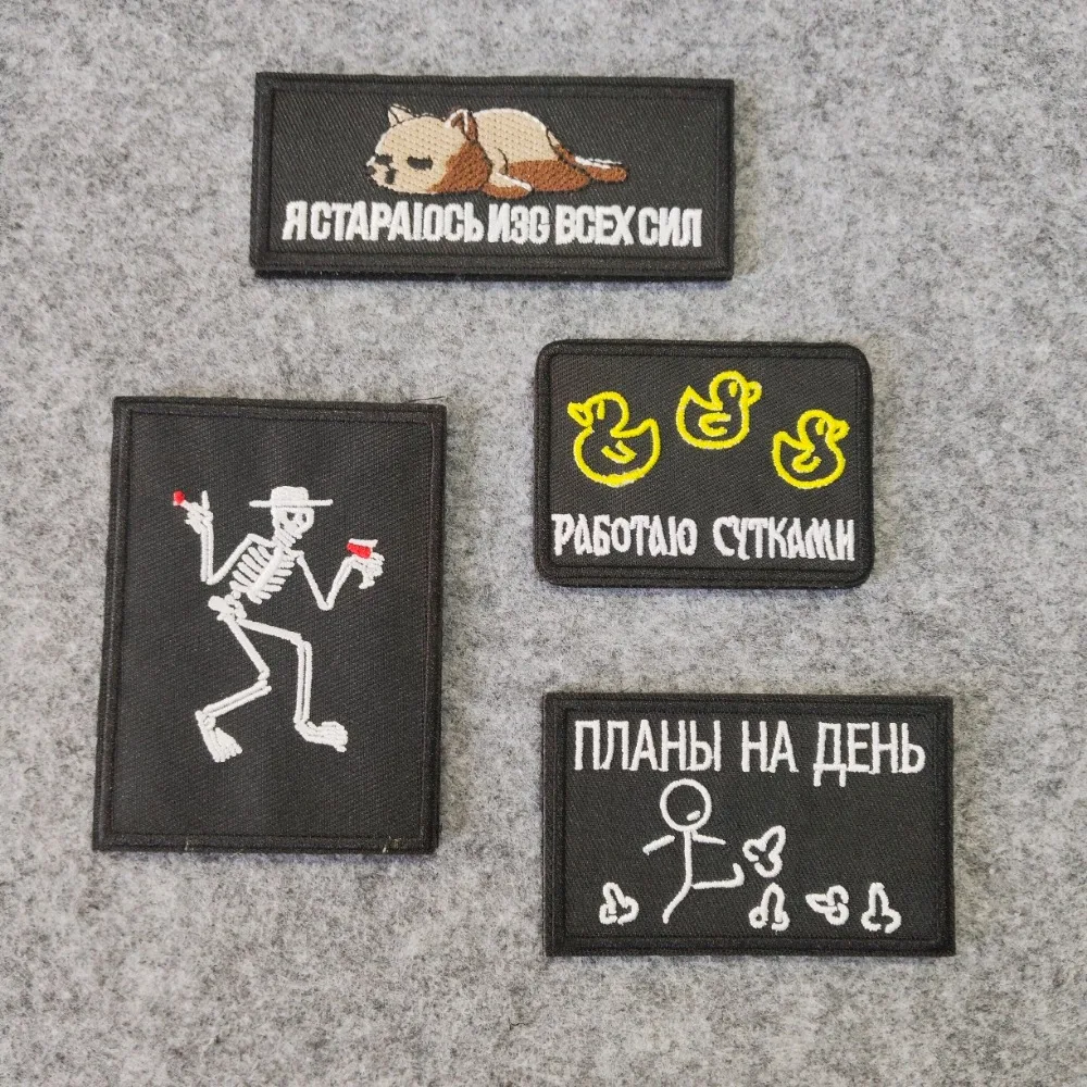 Basit çizim sopa şekil nakış yama iskelet üç ördekler tarama kedi moral rozeti sırt çantası kask giysi DIY yamalar