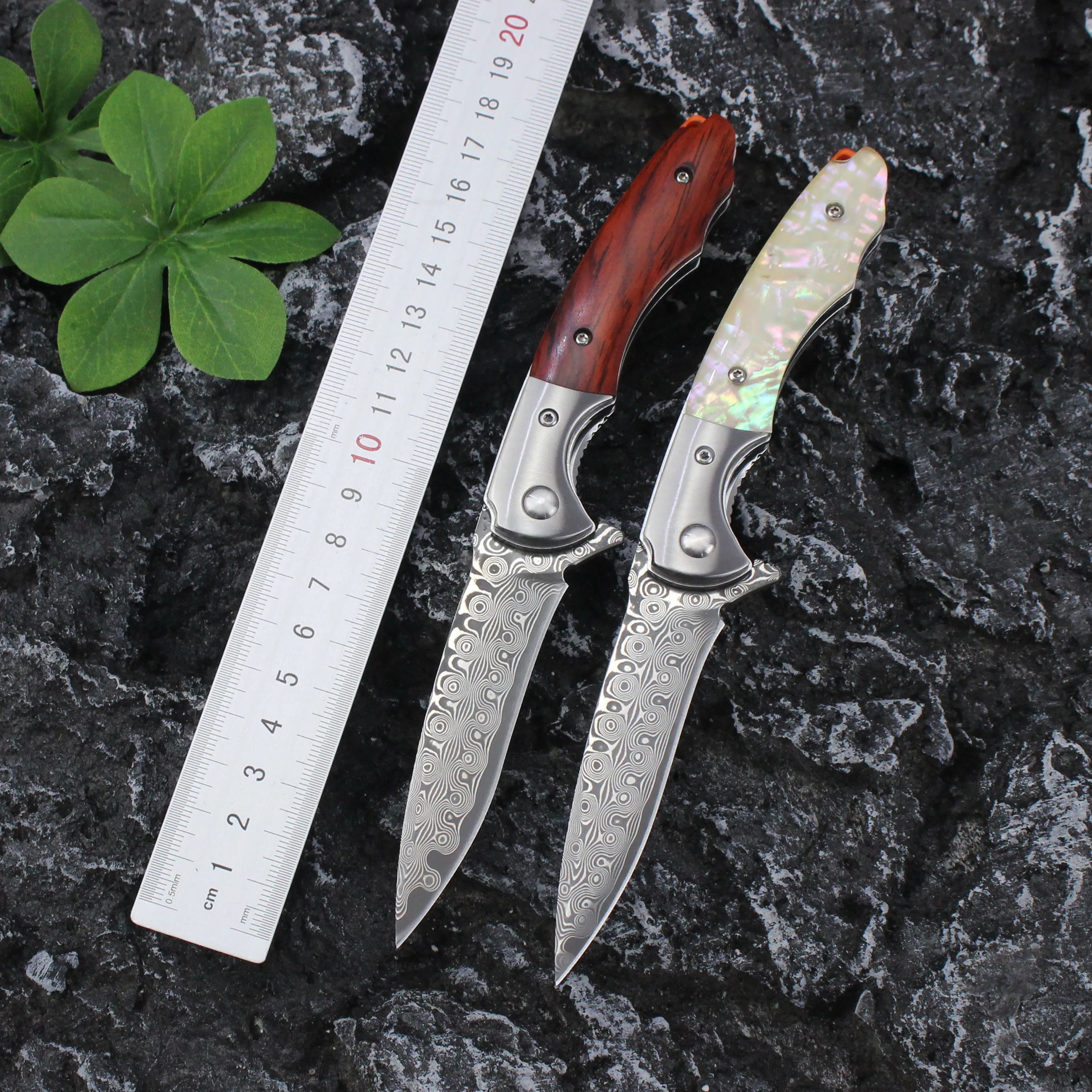 Tunafire 60HRC Knife Damascus steel Blade Hunting TACTICAL Folding Pocket KNIVES white shell /rosewood Handle Bal bearing KNIFE