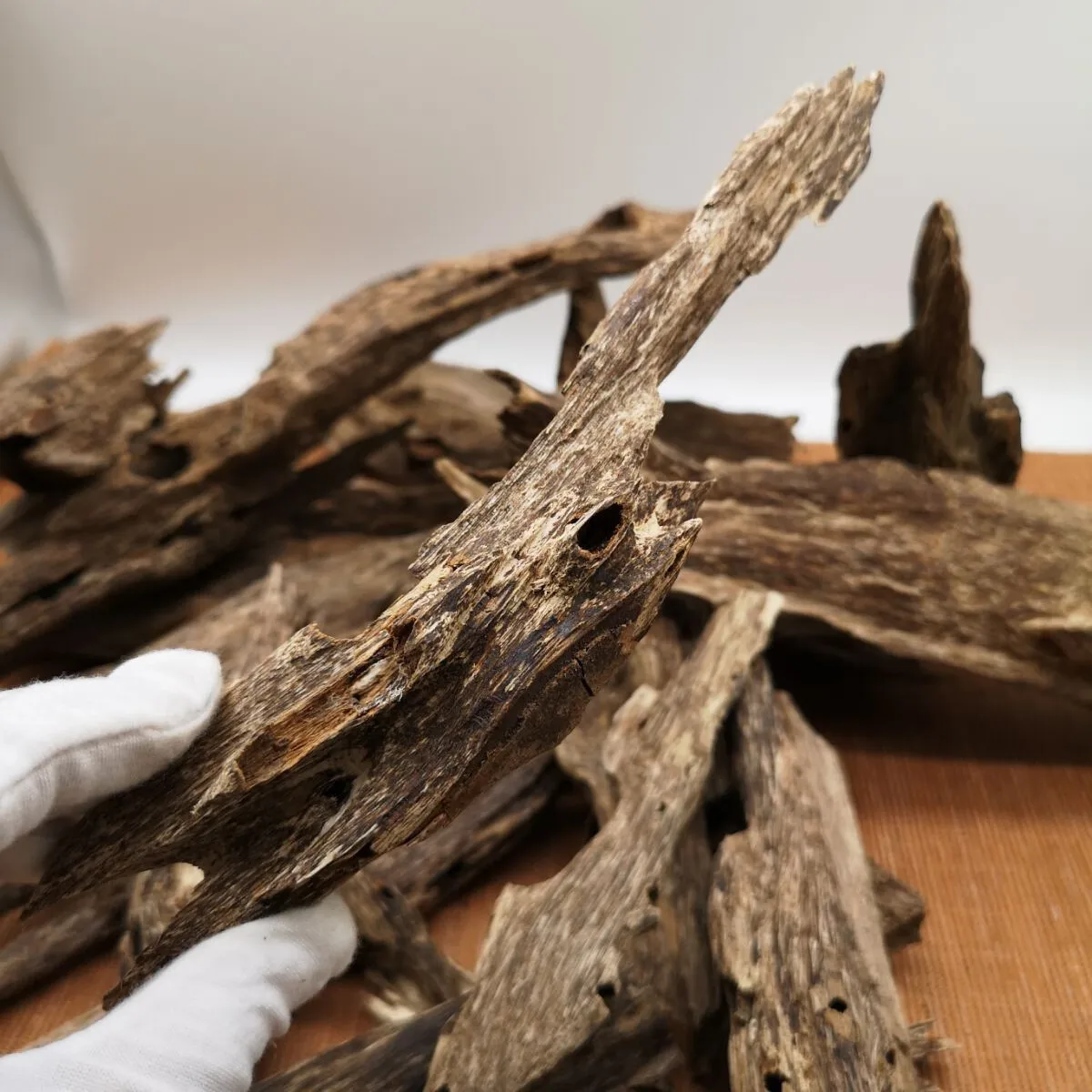 5g/12g /72g البخور الطبيعي Lot High Grade Natural Vietnam Sinking Small Oud Chip Underwater Wood Oud Full Resin  Free Shipping