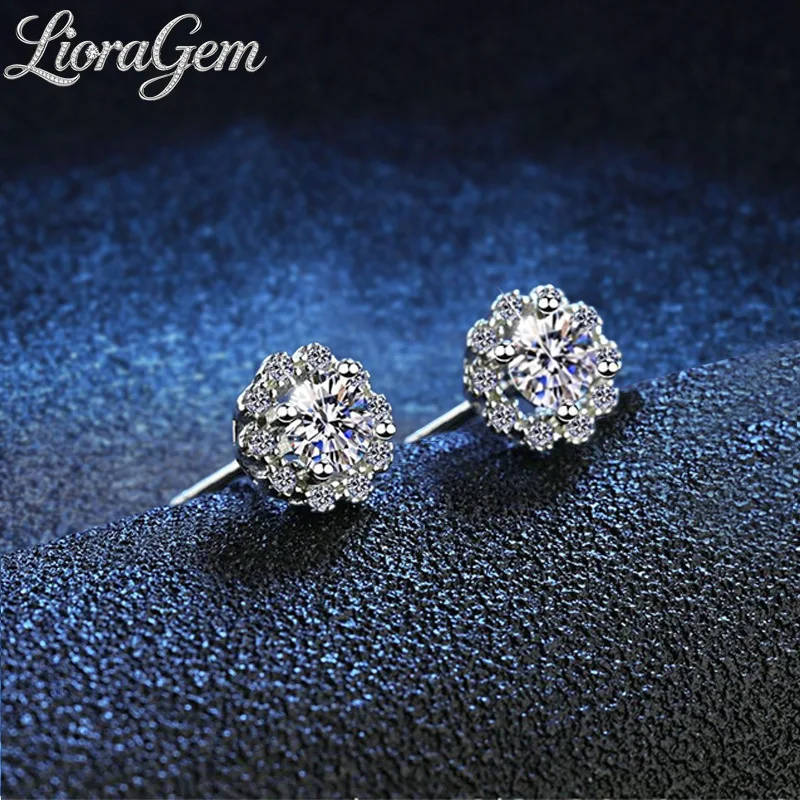LioraGem Four-claw Small Daisy Moissanite Stud Earrings for Women, Versatile Elegant Moissanite Earrings Platinum PT950 Stamp