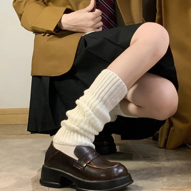 Polainas femininas brancas de malha canelada, soltas, com design empilhado, macias e elásticas, até a panturrilha, para roupas estilo Lolita