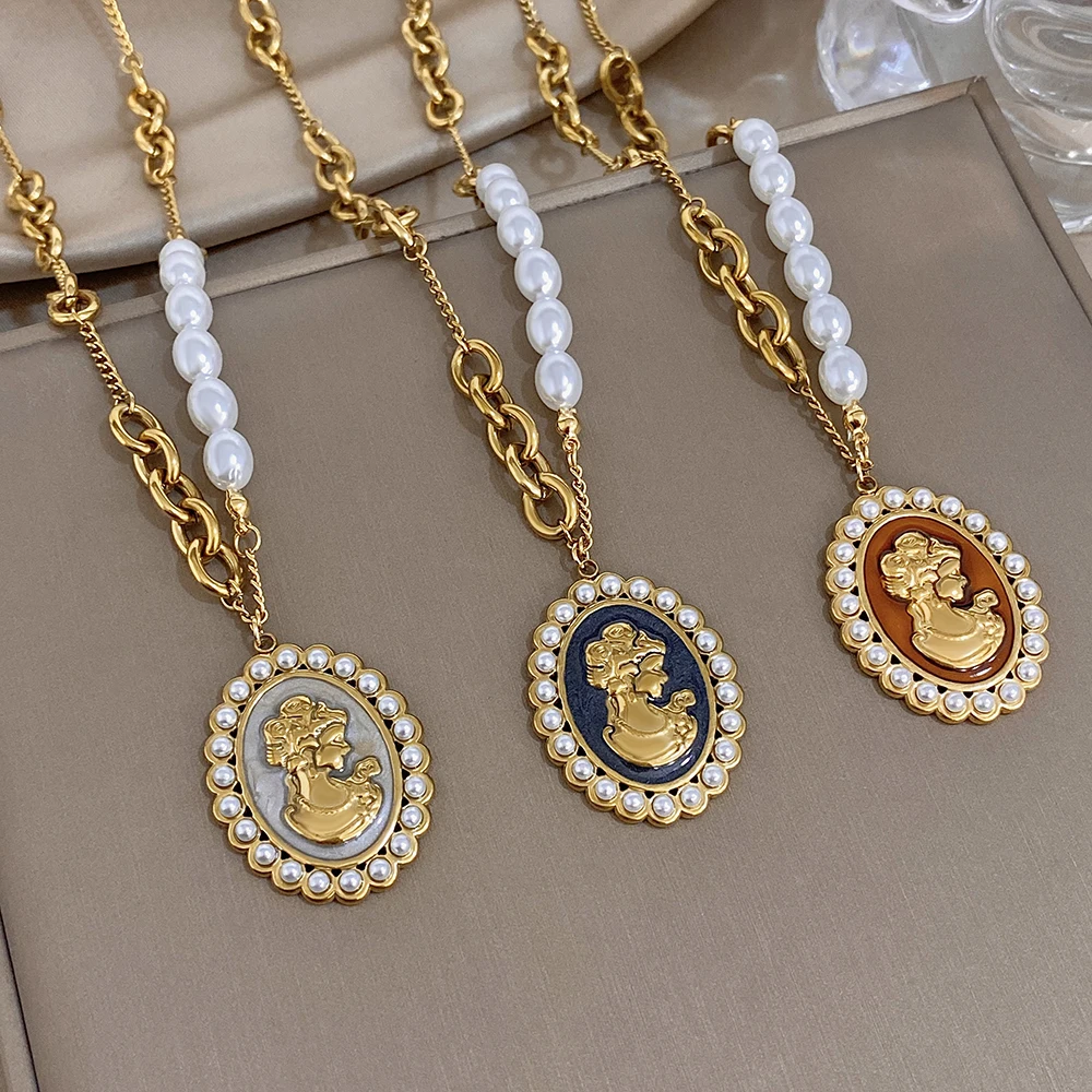 Freetry Luxury Artificial Pearl Edge Inlaid Oval Relief Stainless Steel Necklace for Women Colorful Waterproof Necklace Jewelry