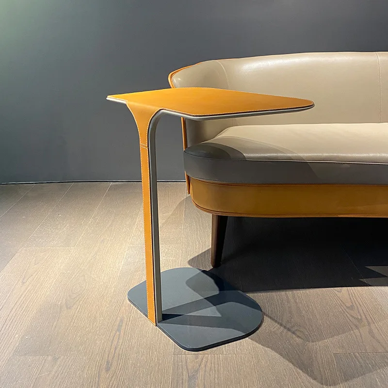 Wuli Italiaanse Licht Luxe Smeedijzeren Side Tafel Minimalistische Designer Oranje Zadel Lederen Vierkante Metalen Bijzettafel