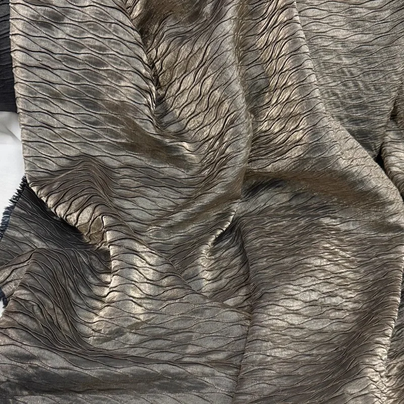 

Блестящая переливающаяся блестящая нить, ткань с измельченной чешуей, текстура, меняющая цвет, платье для подиума, материал для дизайна платья, элитный текстиль