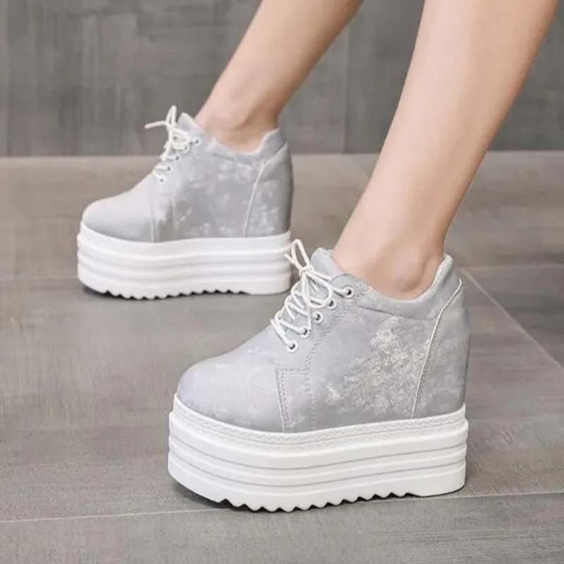 أحذية جديدة امرأة 2025 زيادة الارتفاع قباقيب منصة الأحذية النسائية حذاء رياضة كاجوال Modis فستان الزواحف الجديد لطيف موضة الترفيه #1