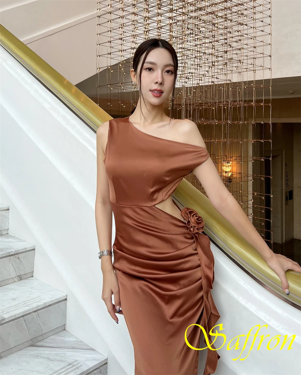 تخصيص مثير الساتان الجانب الشق مساء اللباس رشيقة الزهور فساتين حفلة موسيقية أزياء قارب الرقبة مستقيم فساتين المناسبات الخاصة