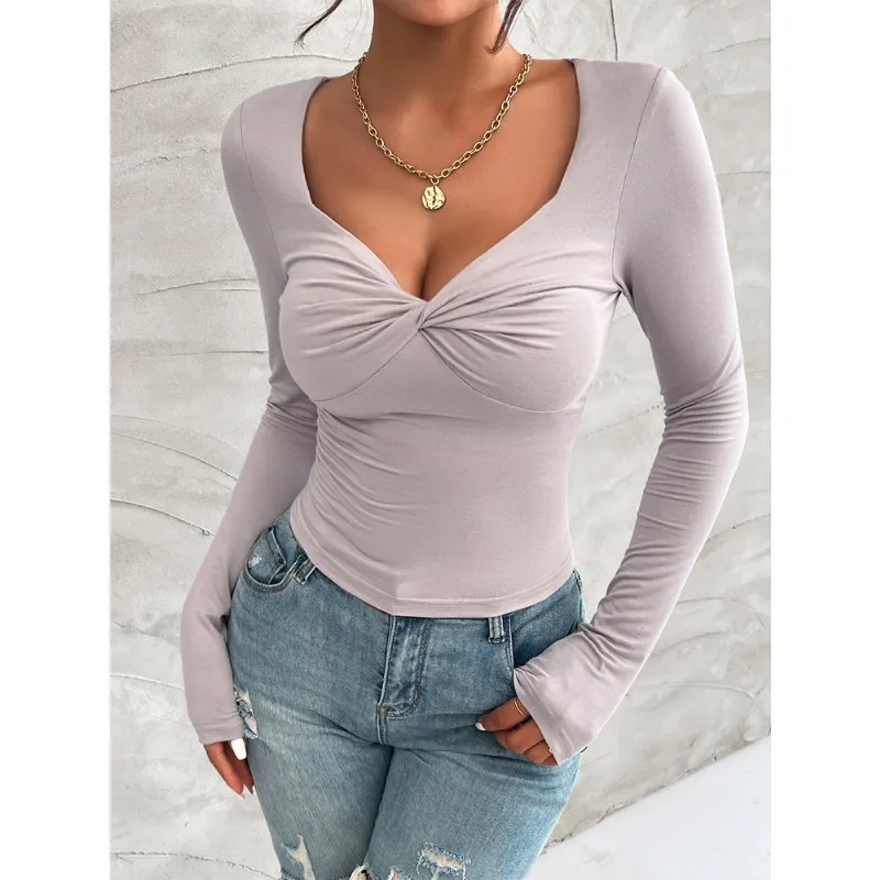 

Осень-зима 2025: новые модные женские простые однотонные пригородные топы с повседневным темпераментом