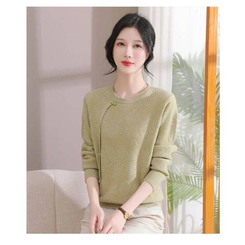 Maglione alla moda da donna e top lavorato a maglia alla moda