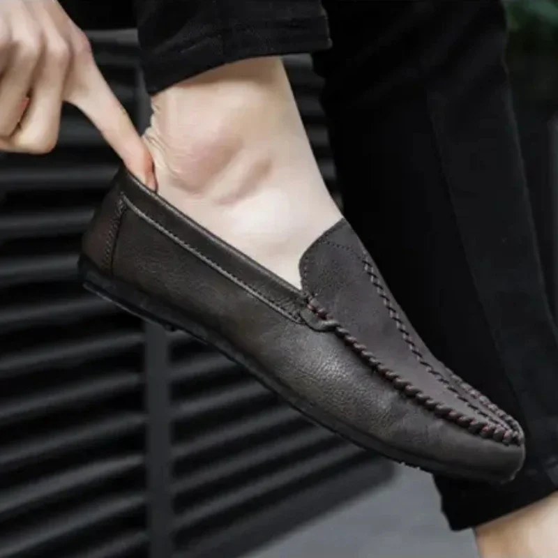 Mocassini da uomo firmati scarpe Casual in pelle di grandi dimensioni mocassini di marca di lusso Slip On Driving Shoes mocassini alla moda leggeri