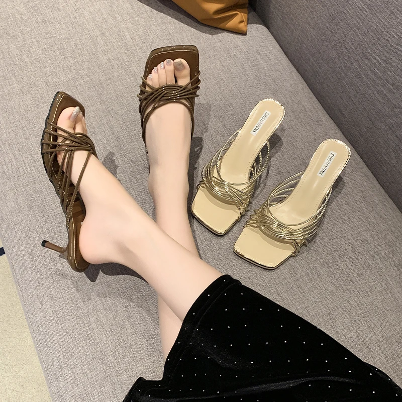 صنادل عالية الكعب بمقدمة مربعة أنيقة للنساء ملابس خارجية صيفية 2025 صنادل بكعب عالي طراز جديد صنادل خنجر عالية الجودة Жenská Оbuvai