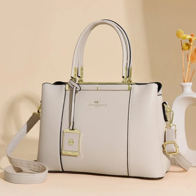 

Ladies Crossbody-Bag Made Of Fine Leather Featuring Trendy High-End Commuter Daily Style​