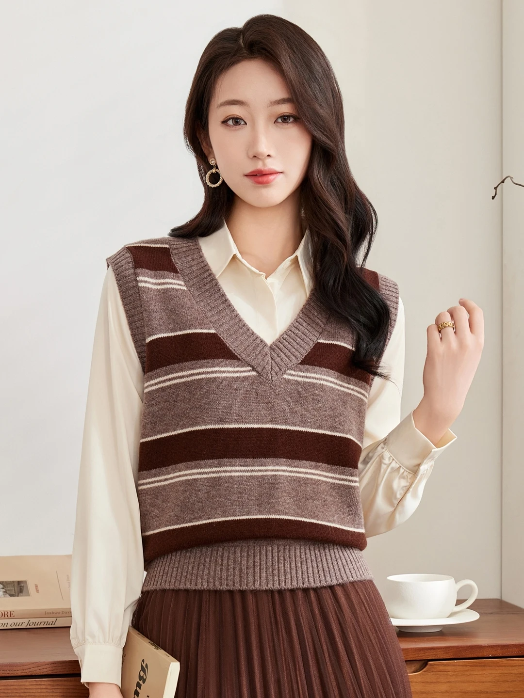 

Женский шерстяной жилет ранней осени, новинка 2025, корейский многослойный вязаный свитер, жилет, модная верхняя одежда на осень-зиму