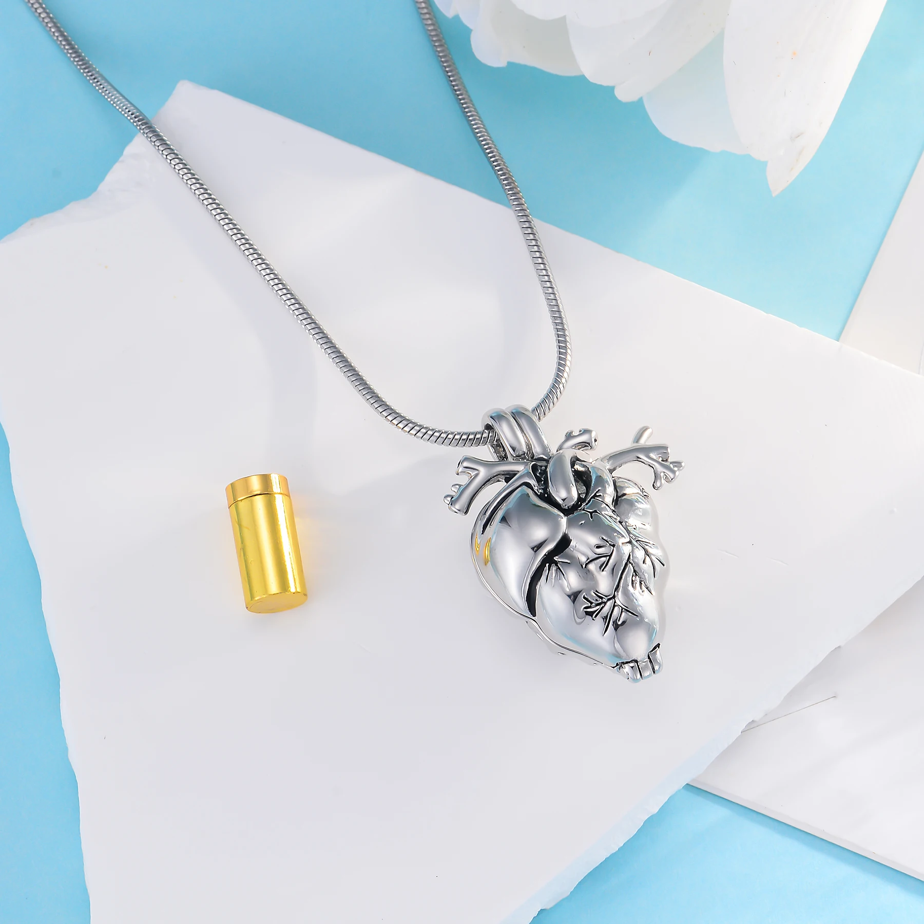 Anatomical Heart Necklace Cremation Organ Pendant Urn for Memorial， Gothic Punk Jewelry for Men Women