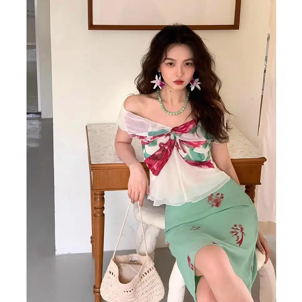 

French Retro Printed V-neck Shoulder Top Summer New Fashionable High Waist Hip Skirt Suit Women