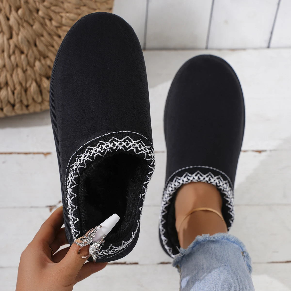 

Winter 2026 New Women's Cashmere Warm Thick Sole Heelless Covered Half Mop Cashmere Warm Snow Boots