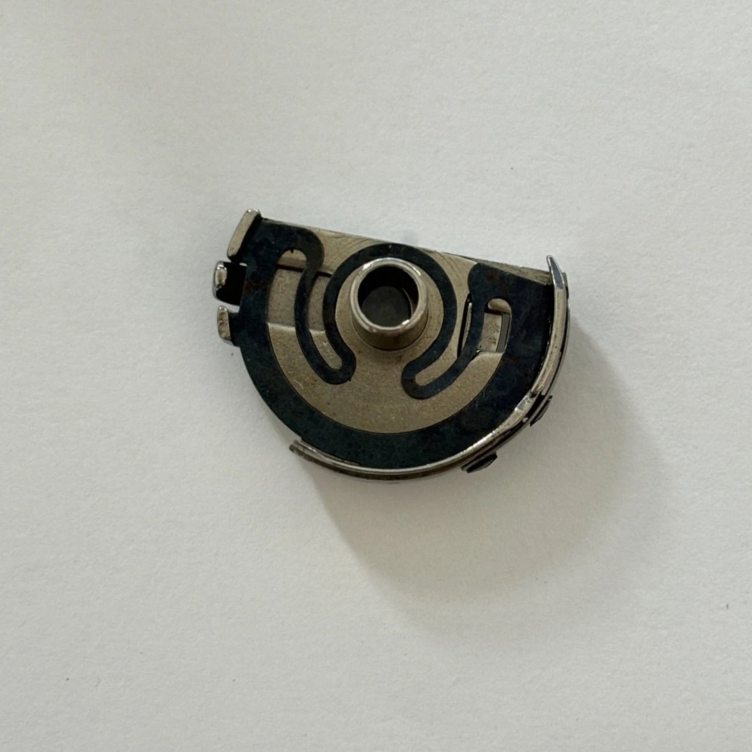 # Caixa de Bobina 40003895 para Máquinas de Costura JUKI DLN-6390, DLN-6390-7, Série HTH - Peças para Máquina de Costura com Gancho # 400-03895 / # BC-HTH(2E)