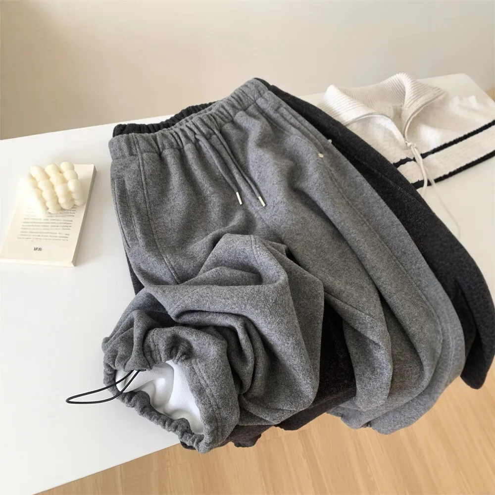 Calça de perna reta de veludo cinza escuro para mulheres forrado de lã quente jogger calças casuais em dois sentidos inverno