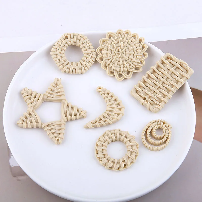 Neue 6 stück Acryl Rattan Weben Beige Sterne Mond Blumen Charms Anhänger für DIY Ohrring Schmuck Finden Zubehör