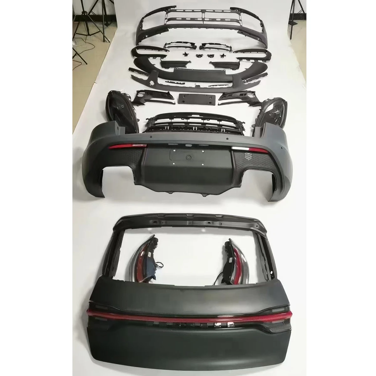 PP Material Car Accessories Bumper Bodykit  for Macan 95B.1 2014-2018 Refit to 2025 95B.3 Look Like .