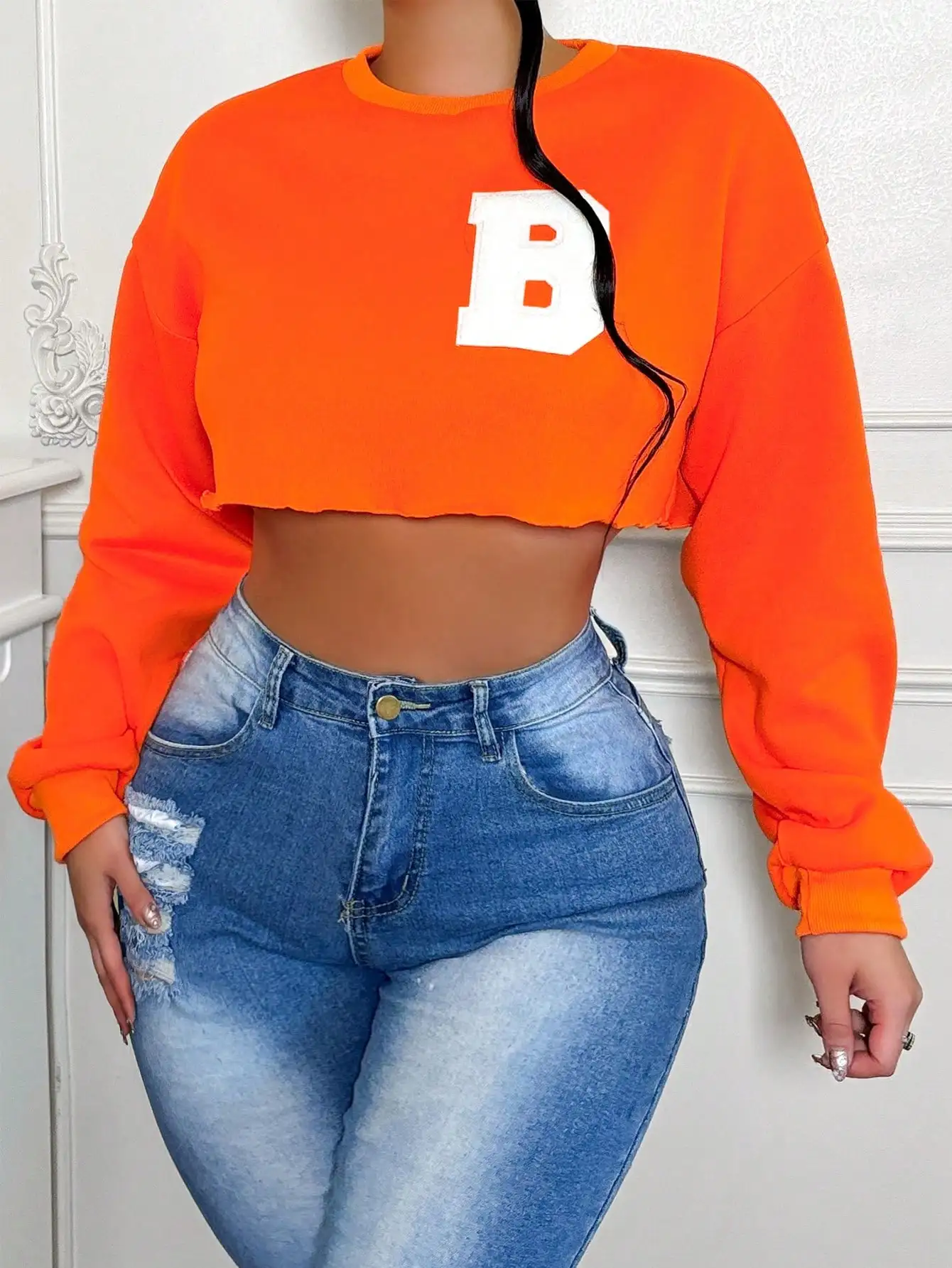 

Оранжевый укороченный свитшот с буквой B для женщин, свободный крой, уличный топ с заниженными плечами