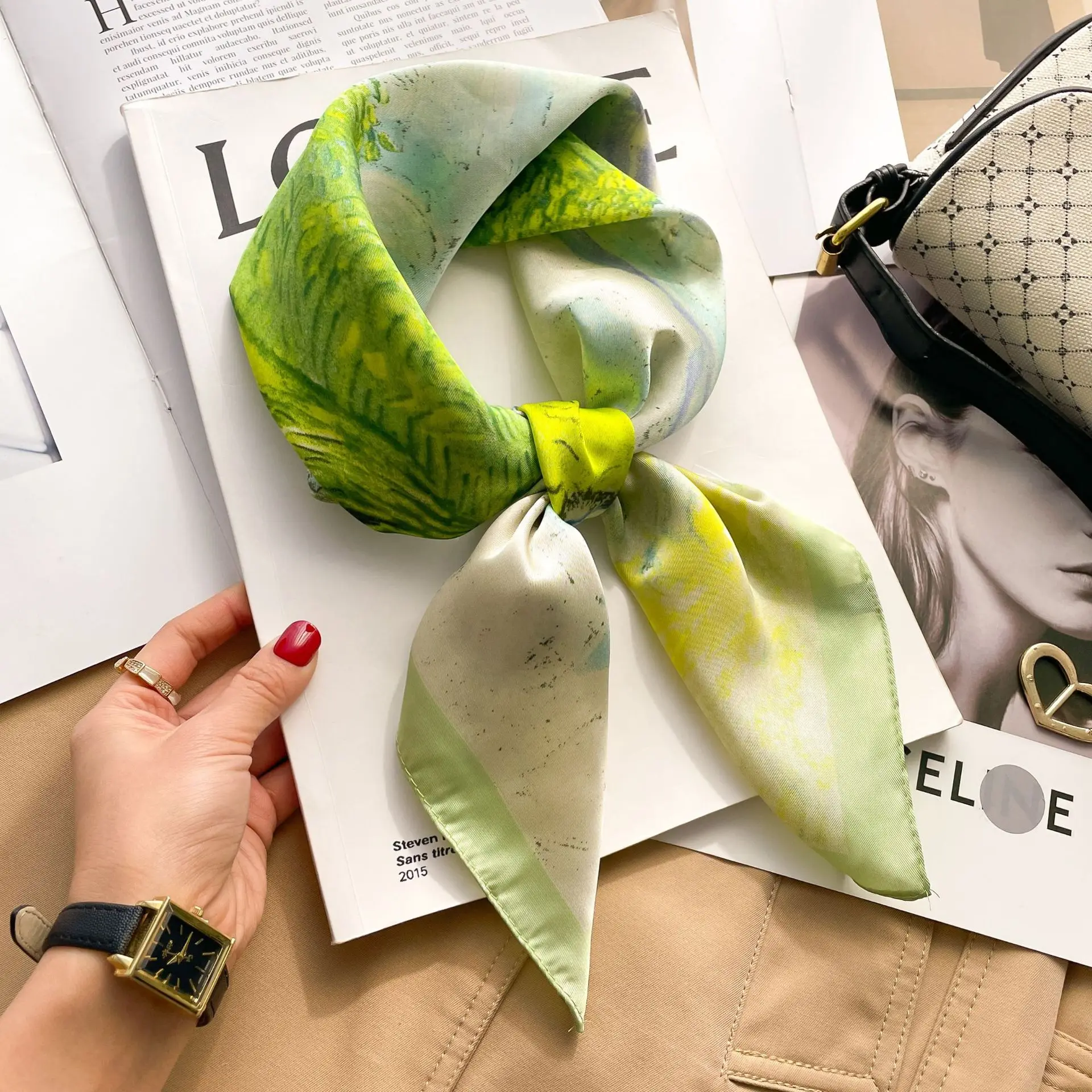 2025 Moda di Lusso Stampa 70*70 cm Sciarpa Quadrata di Seta Delle Donne Morbido Raso Hairband Fazzoletto da Collo Cravatta Fascia Femminile Foulard Borsa Nastro