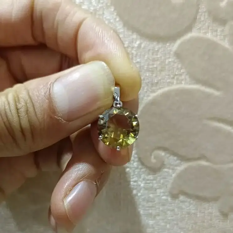 

6 carat Turkish Sultanite diasconite color-changing gemstone 925 Silver pendant for women plated 18k gold 12mm gemstone