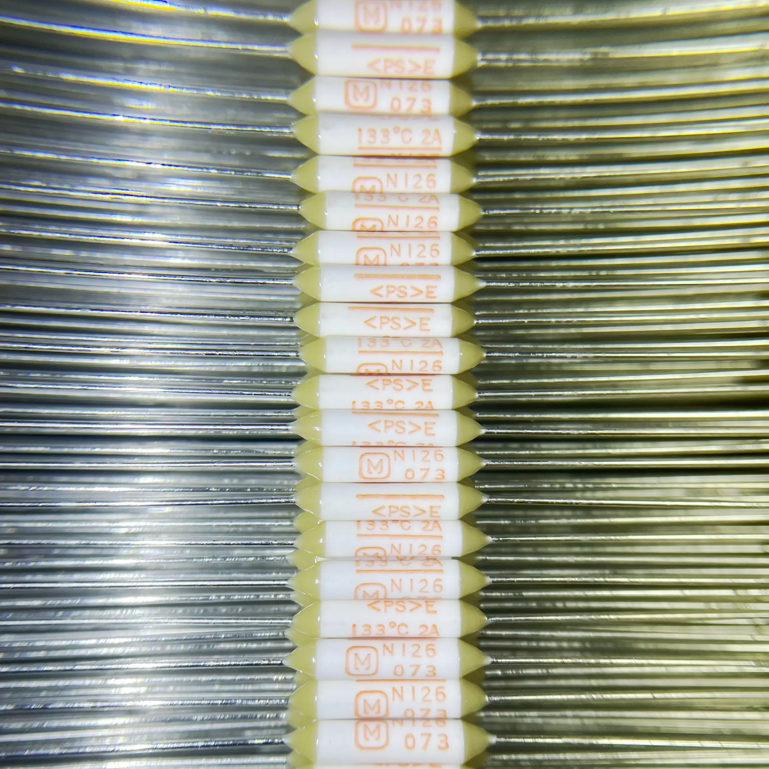 10 قطعة/الوحدة 2A 250 فولت 133C EYP2BN126V باناسونيك درجة الحرارة الصمامات هو المخزون الأصلي الأصلي