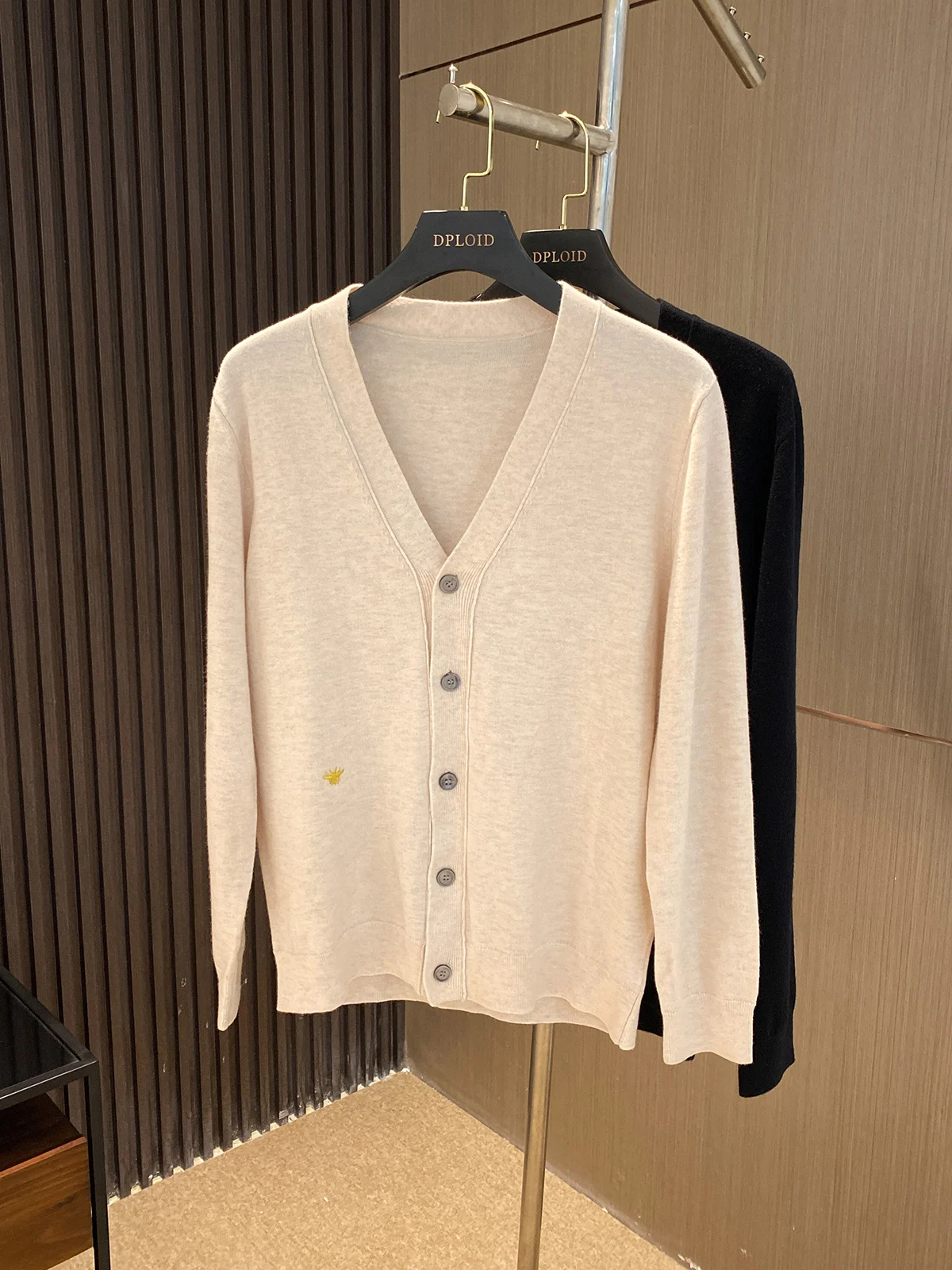 

Soft Skin-friendly Pure Wool Knitted Sweater Men's Versatile V-ne Open Cardigan Woolen Coat Thin Autumn Winter High-end Emb...