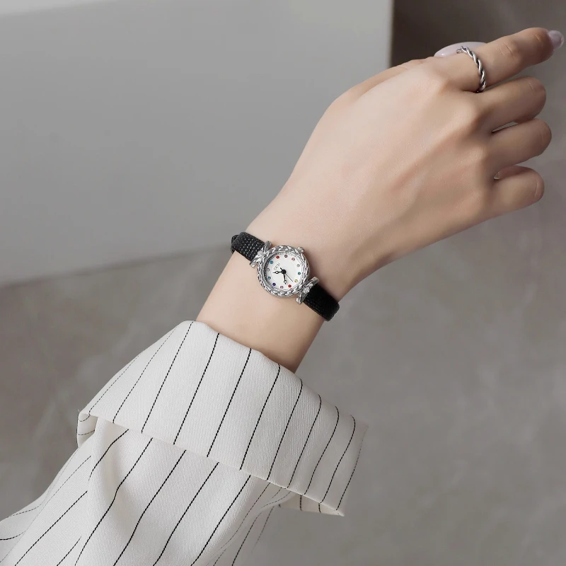 2025 New Elegant Ladies Watch Light Luxury Retro Premium Belt Student Waterproof Quartz Watch Birthday Gift