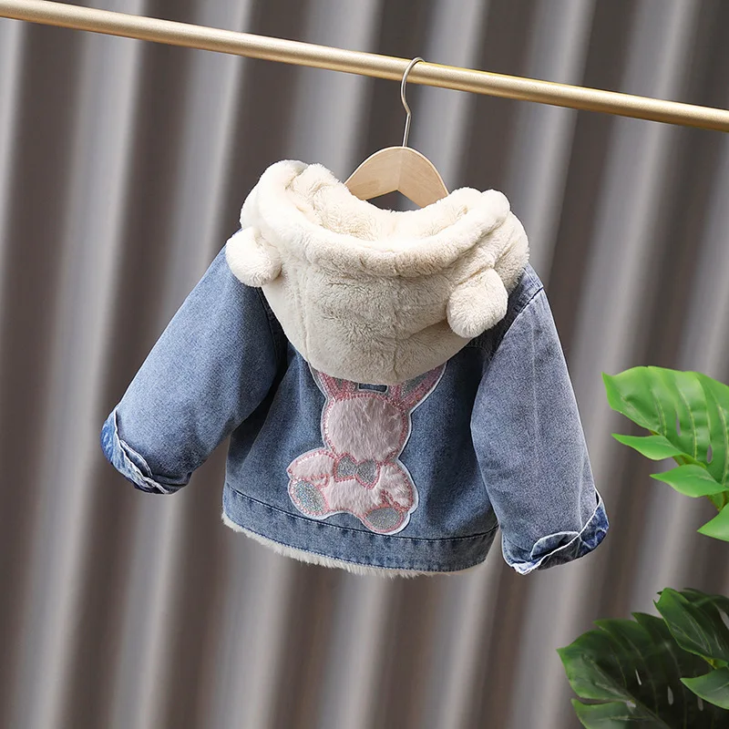 Baby Mädchen Jeans-Fleece-Kapuzenjacke 2026 Herbst Winter Kinder Niedliche Hasen-Applikation Dicker Warmer Mantel Kinderbekleidung Oberbekleidung – Detail 2