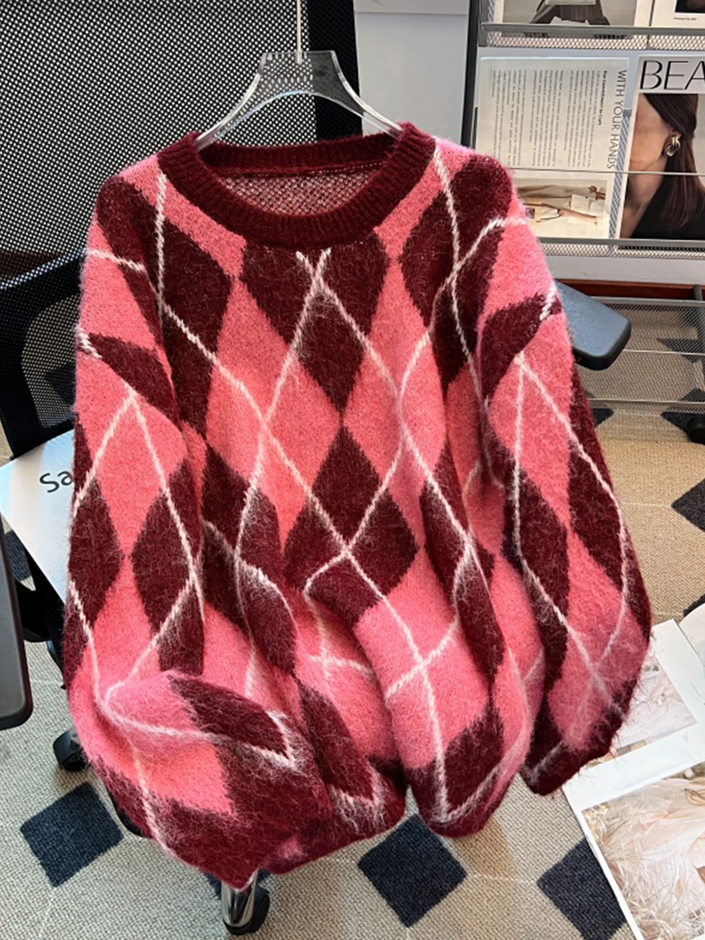 

Красный ретро-свитер с ромбовидным узором, утолщенный, мягкий, вязаный, женский, осенне-зимний, больших размеров, в стиле оверсайз, премиум-класса, с длинными рукавами