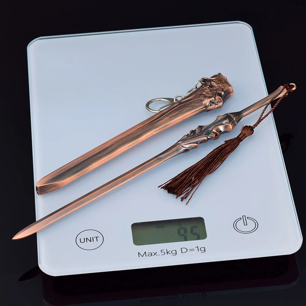 Un modèle d'armes entièrement métalliques de 22 cm de la "Épée en bois magique" par Du Gu Qiu Bai de la série télévisée "La légende des héros du Condor"