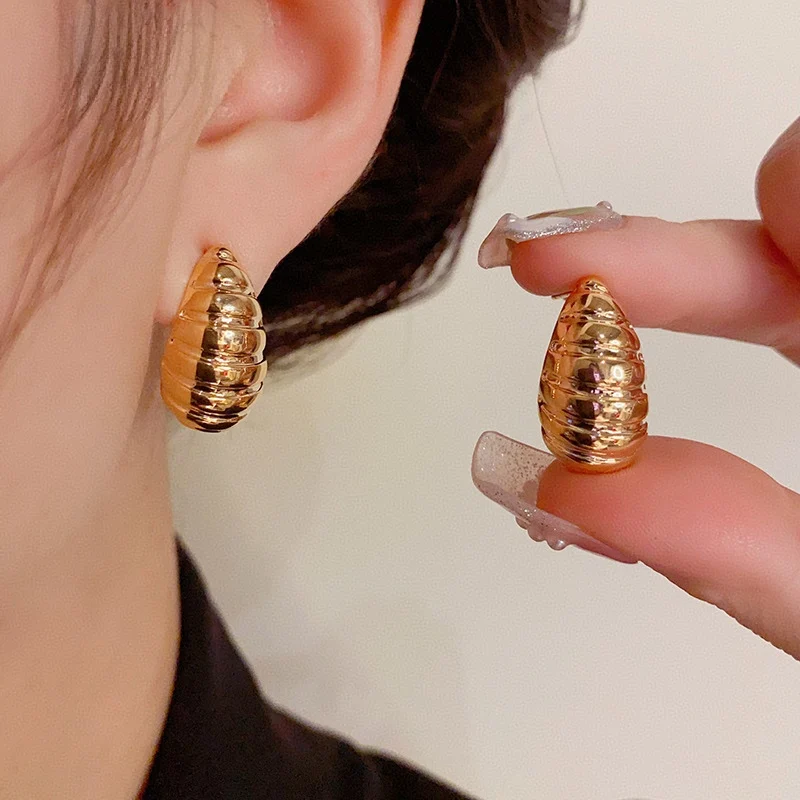 

Earrings woman golden and silver Metal Fashionable water drop Droplet-shaped ear stud 2025