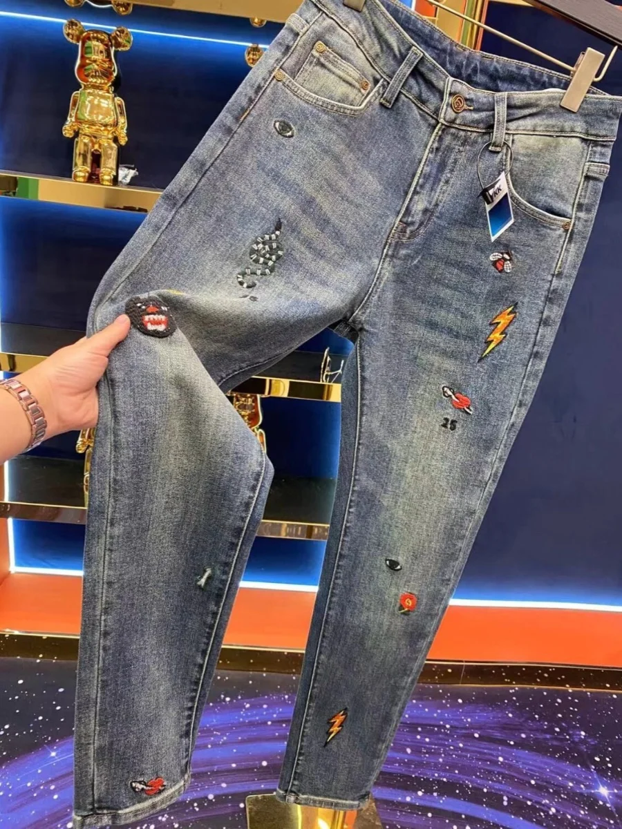 

Модные мужские джинсы с вышивкой, зауженные, универсальные повседневные брюки с высокой талией, длинные, износостойкие, с вышивкой