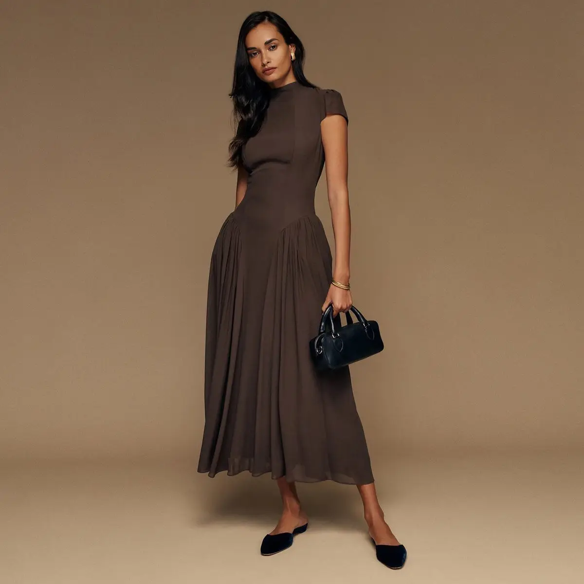 

French-style light luxury elegant business casual chiffon long dress with a stand-up collar, short flared sleeves, A-shaped fit,