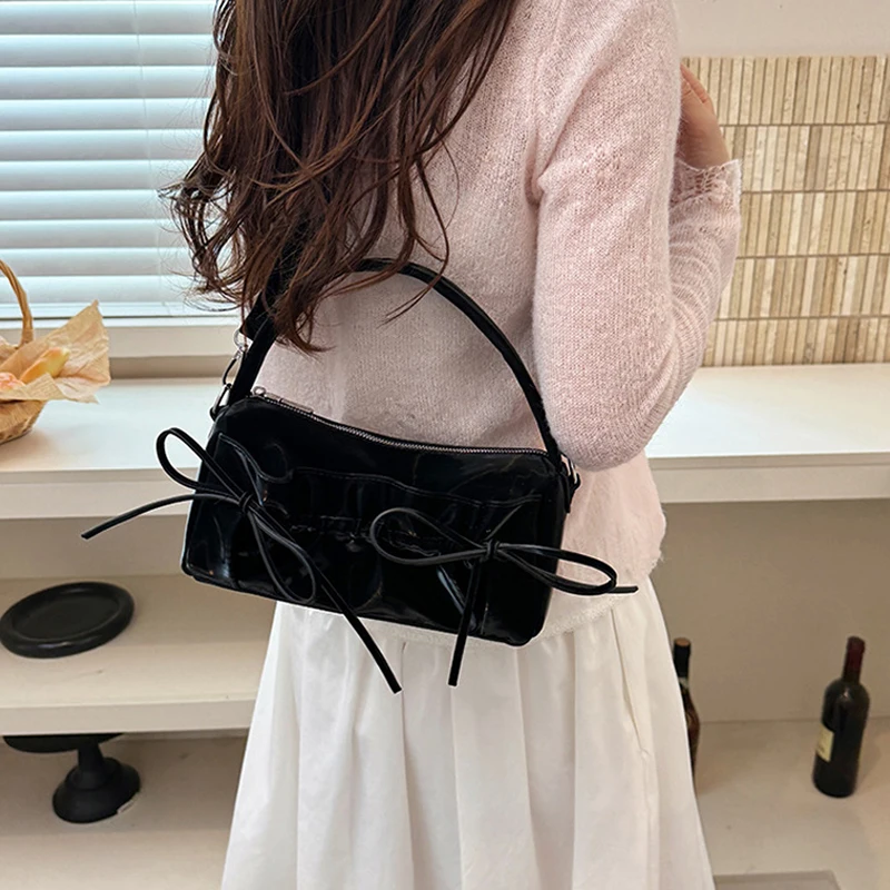 Schicke Umhängetasche mit Schleife und plissiertem Kordelzug, zylindrische Handtasche, Damen-Kissentasche mit abnehmbarem Riemen, Reißverschluss oben – Detail 13