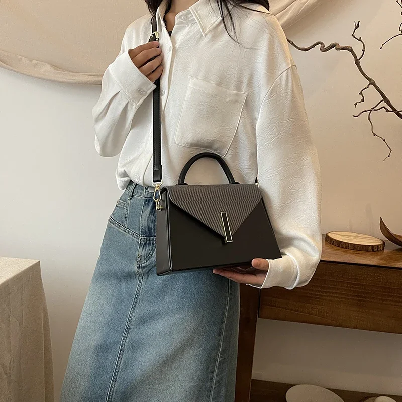 

Trendy Unique Leisure Crossbody Handbag With Simple Design And Large Capacity Easily Functions As A Women's Diaper Bag