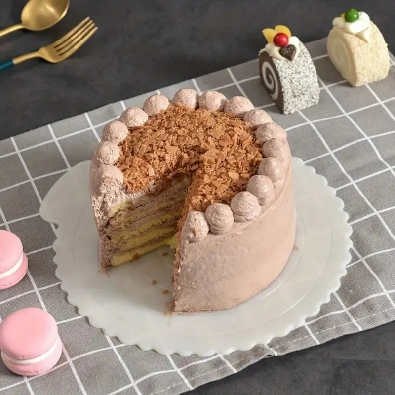 لوح تقديم الكيك الدائري مع قاعدة بلاستيكية قابلة لإعادة الاستخدام لمقبض كعك الموس والجبن وقبضة غير قابلة للانزلاق للنقل الآمن