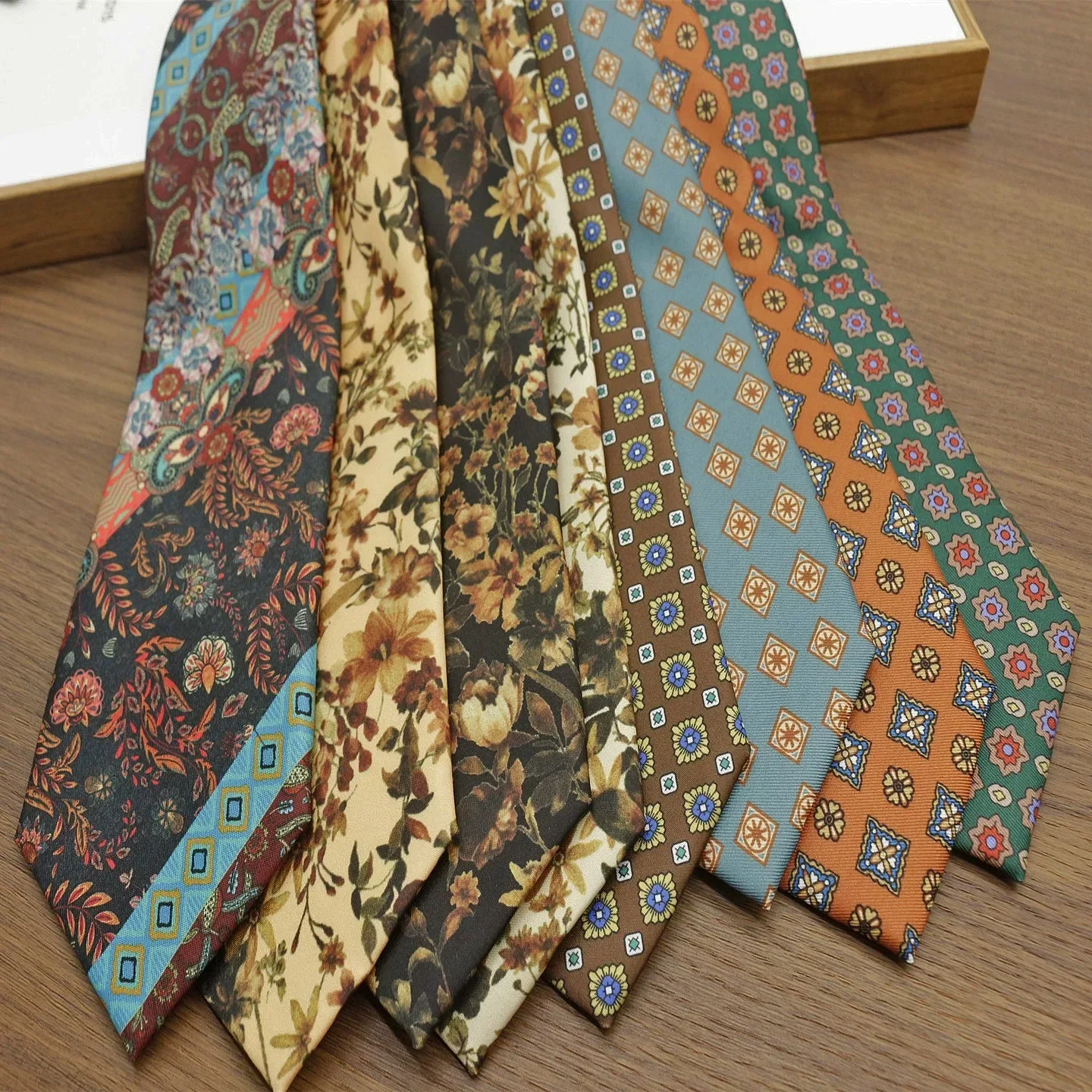 Retro 8 cm Breite Braune Blumen Krawatten Für Männer Frauen Casual Mode Seidige Gedruckt Krawatten Hochzeit Weiche Krawatte Smoking krawatte Geschenk