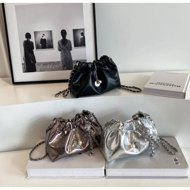 

High end, niche, versatile diagonal chain bag, women's drawstring shoulder bag, bucket bag, cloud bag