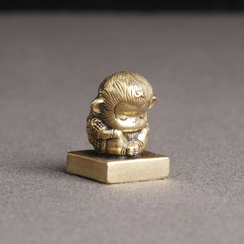 

Q-Version Cute Little Monkey Seal Ornament Home Desktop Brass Decoration